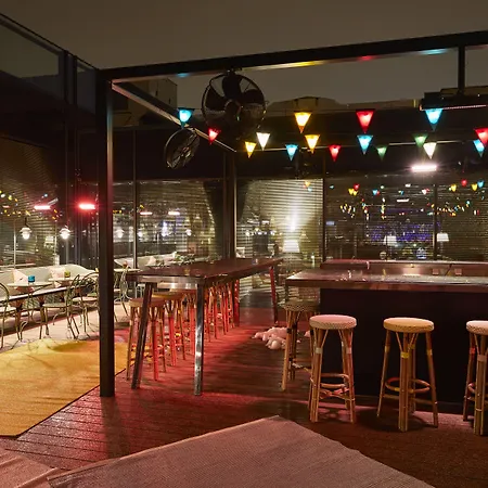 فندق Mama Shelter 4*