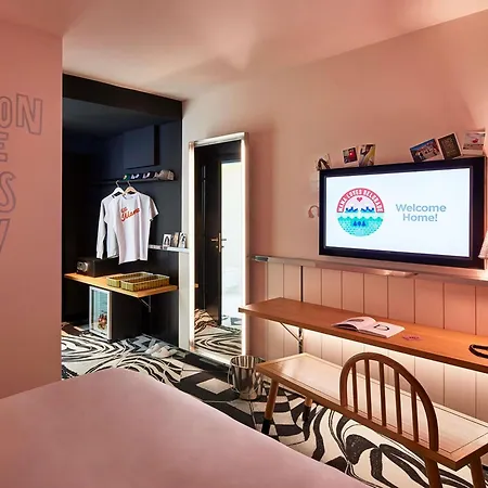 Hotel Mama Shelter 4*