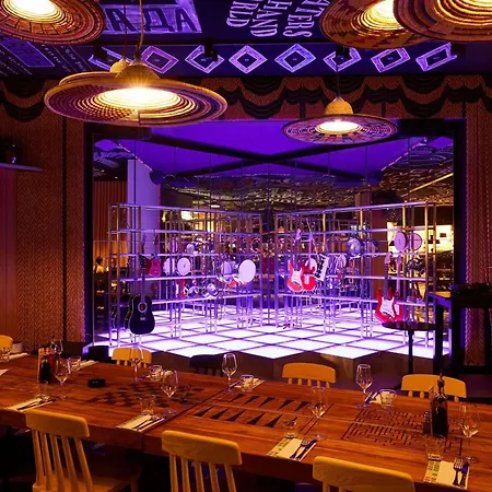 فندق Mama Shelter 4*