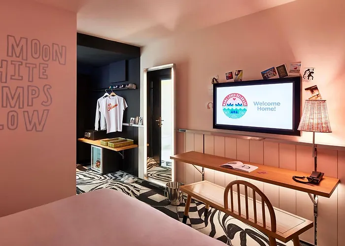 Hotell Mama Shelter 4*